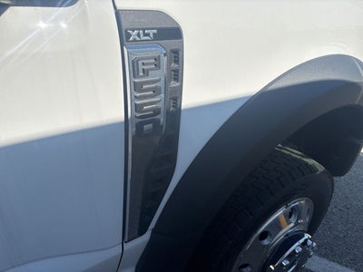 2026 Ford Super Duty F-550 DRW XLT 4WD Crew Cab 203 WB 84 CA