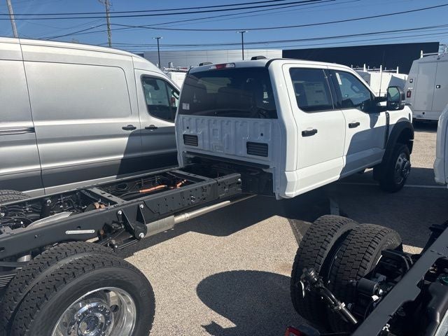 2026 Ford Super Duty F-550 DRW XLT 4WD Crew Cab 203 WB 84 CA