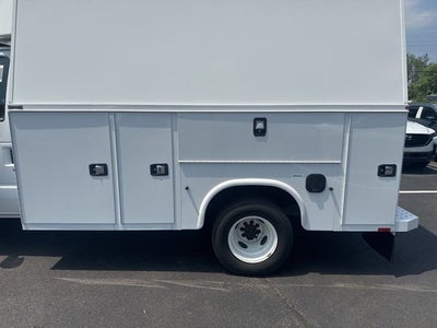 2025 Ford E-Series Cutaway E-350 SRW 138 WB