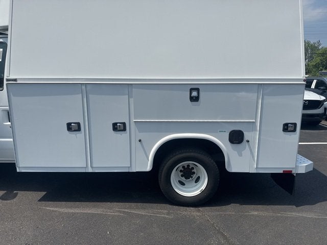 2025 Ford E-Series Cutaway E-350 SRW 138 WB