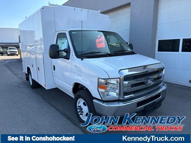 2026 Ford E-Series Cutaway E-350 DRW 138 WB