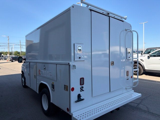 2026 Ford E-Series Cutaway E-350 DRW 138 WB