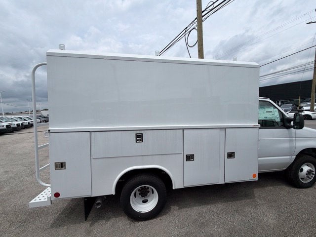 2026 Ford E-Series Cutaway E-350 DRW 138 WB