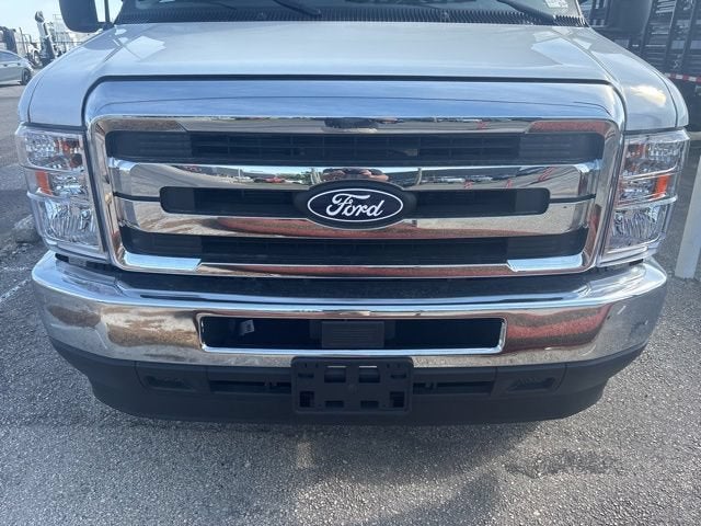 2026 Ford E-Series Cutaway E-450 DRW 176 WB