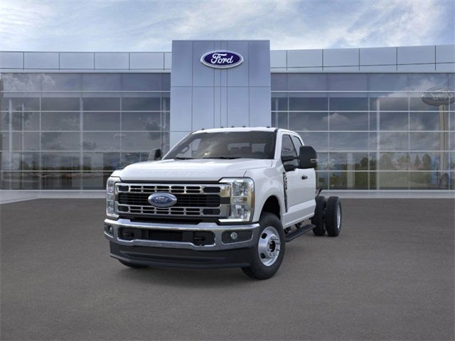 2025 Ford Super Duty F-350 DRW XL 4WD SuperCab 168 WB 60 CA
