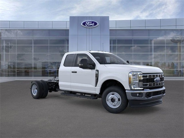 2025 Ford Super Duty F-350 DRW XL 4WD SuperCab 168 WB 60 CA