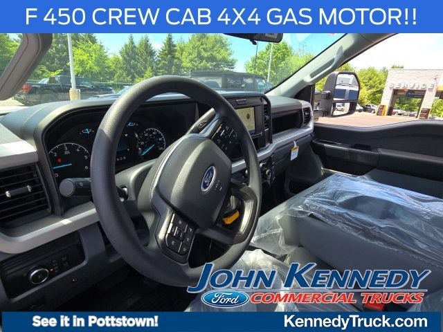 2026 Ford Super Duty F-450 DRW XL 4WD Crew Cab 203 WB 84 CA