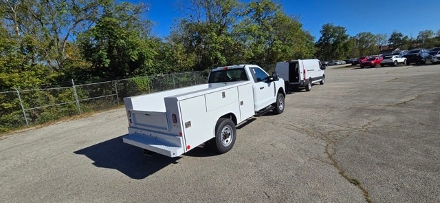 2026 Ford Super Duty F-350 SRW XL 4WD Reg Cab 145 WB 60 CA