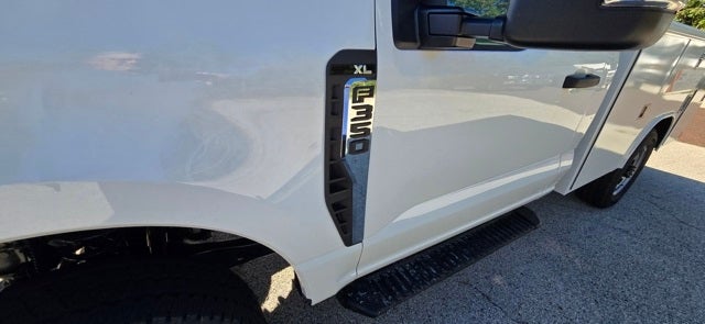 2026 Ford Super Duty F-350 SRW XL 4WD Reg Cab 145 WB 60 CA