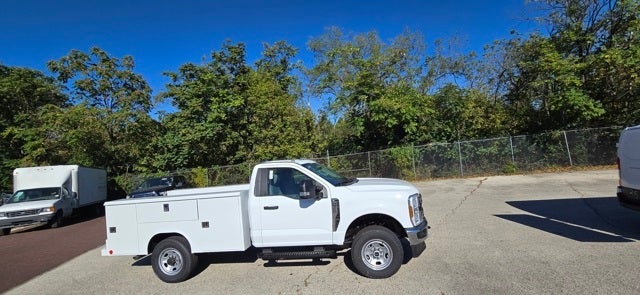 2026 Ford Super Duty F-350 SRW XL 4WD Reg Cab 145 WB 60 CA