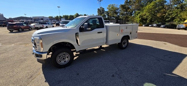 2026 Ford Super Duty F-350 SRW XL 4WD Reg Cab 145 WB 60 CA
