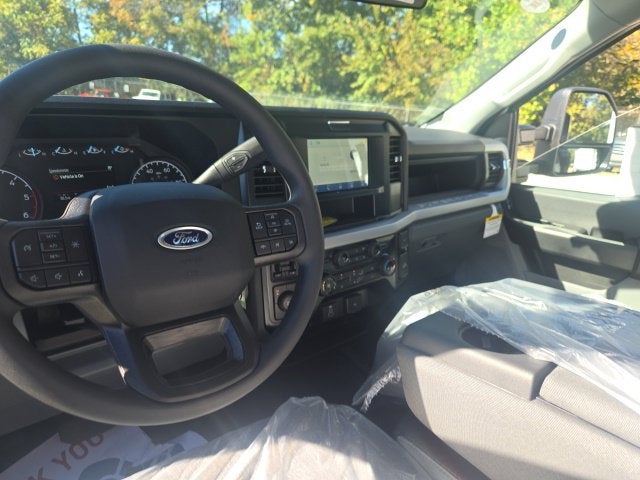 2026 Ford Super Duty F-350 DRW XL 4WD Reg Cab 145 WB 60 CA