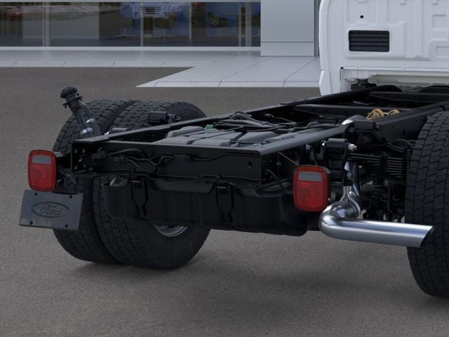 2026 Ford Super Duty F-550 DRW XL 4WD Crew Cab 203 WB 84 CA