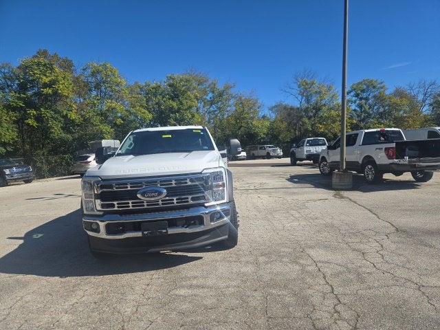 2026 Ford Super Duty F-550 DRW XL 4WD Crew Cab 203 WB 84 CA