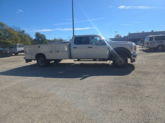 2026 Ford Super Duty F-550 DRW XL 4WD Crew Cab 203 WB 84 CA