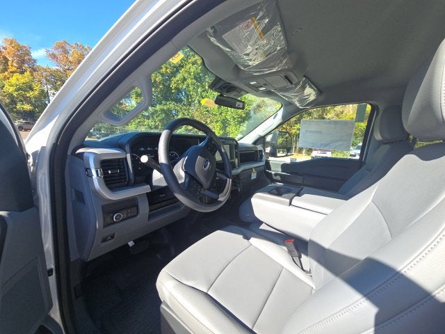 2026 Ford Super Duty F-550 DRW XL 4WD Crew Cab 203 WB 84 CA