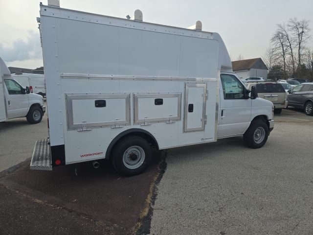 2026 Ford E-Series Cutaway E-350 SRW 138 WB