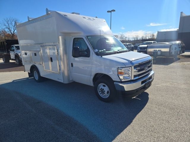 2026 Ford E-Series Cutaway E-350 SRW 158 WB