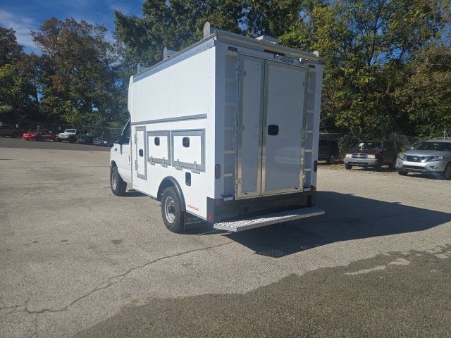 2027 Ford E-Series Cutaway E-350 SRW 138 WB