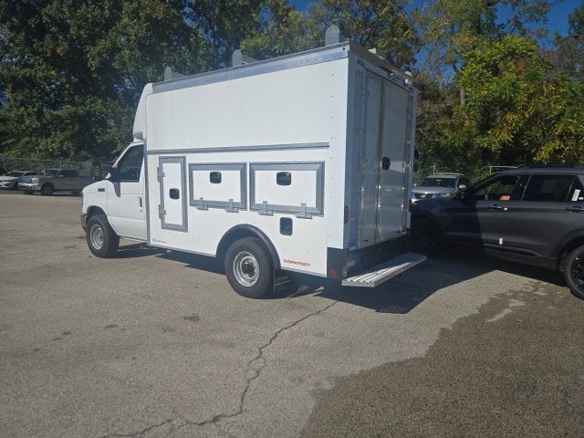 2027 Ford E-Series Cutaway E-350 SRW 138 WB
