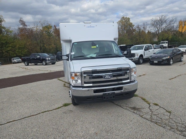 2026 Ford E-Series Cutaway E-450 DRW 158 WB