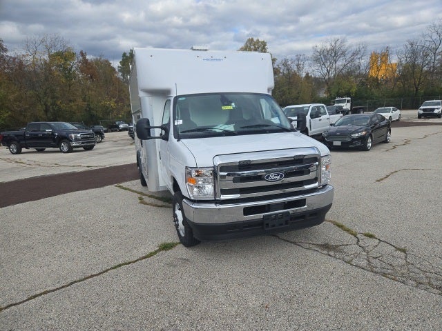 2026 Ford E-Series Cutaway E-450 DRW 158 WB