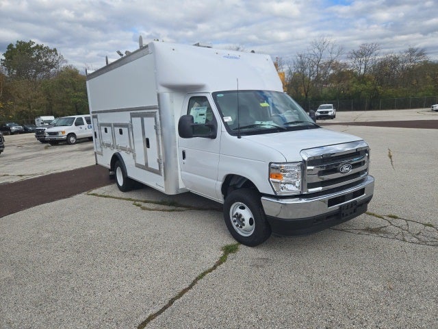 2026 Ford E-Series Cutaway E-450 DRW 158 WB
