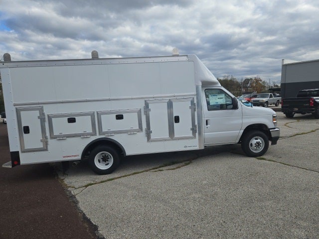 2026 Ford E-Series Cutaway E-450 DRW 158 WB