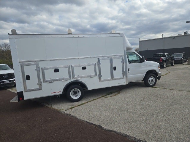 2026 Ford E-Series Cutaway E-450 DRW 158 WB