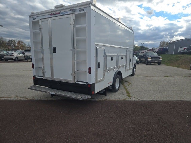 2026 Ford E-Series Cutaway E-450 DRW 158 WB