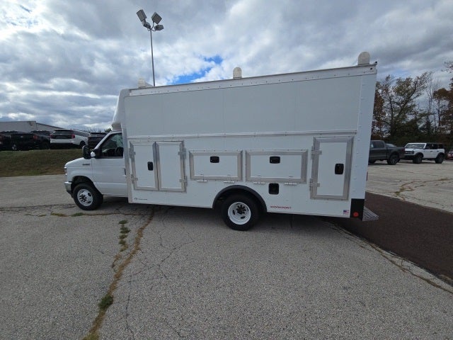 2026 Ford E-Series Cutaway E-450 DRW 158 WB