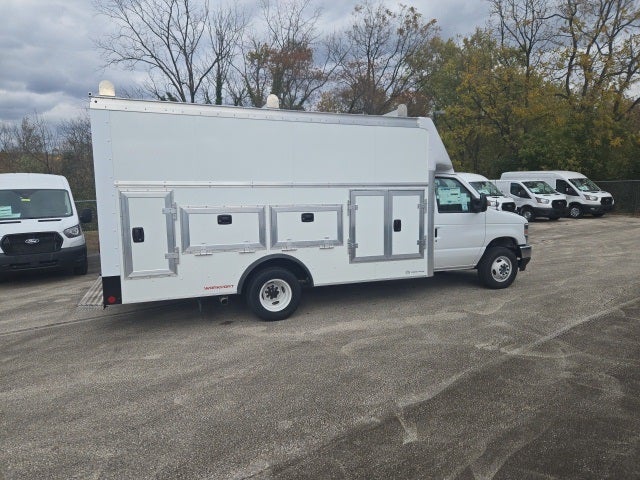 2026 Ford E-Series Cutaway E-450 DRW 158 WB