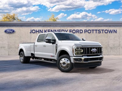 2027 Ford Super Duty F-450 DRW LARIAT 4WD Crew Cab 8' Box