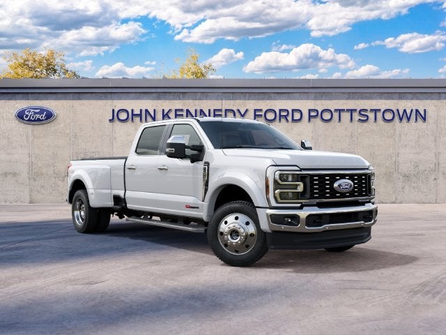 2027 Ford Super Duty F-450 DRW LARIAT 4WD Crew Cab 8' Box