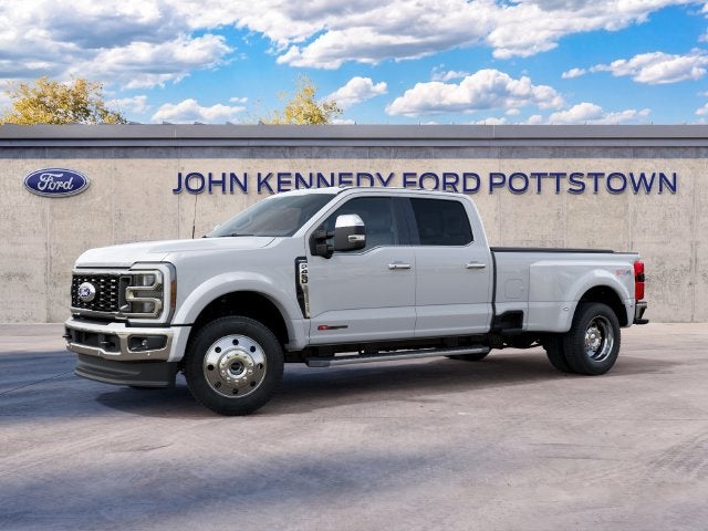 2027 Ford Super Duty F-450 DRW LARIAT 4WD Crew Cab 8' Box