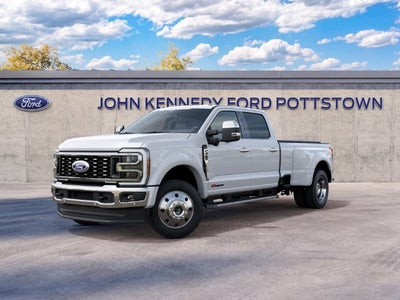 2027 Ford Super Duty F-450 DRW LARIAT 4WD Crew Cab 8' Box