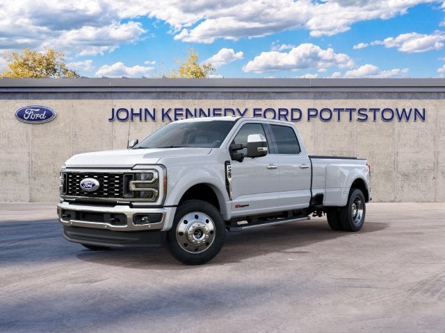 2027 Ford Super Duty F-450 DRW LARIAT 4WD Crew Cab 8' Box