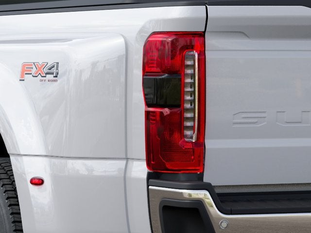 2027 Ford Super Duty F-450 DRW LARIAT 4WD Crew Cab 8' Box