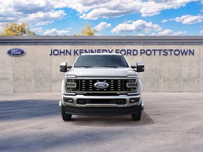 2027 Ford Super Duty F-450 DRW LARIAT 4WD Crew Cab 8' Box