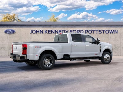 2027 Ford Super Duty F-450 DRW LARIAT 4WD Crew Cab 8' Box