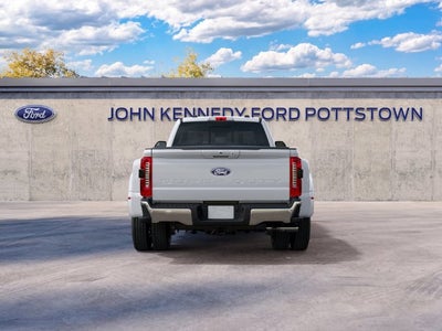 2027 Ford Super Duty F-450 DRW LARIAT 4WD Crew Cab 8' Box