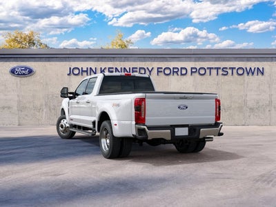 2027 Ford Super Duty F-450 DRW LARIAT 4WD Crew Cab 8' Box