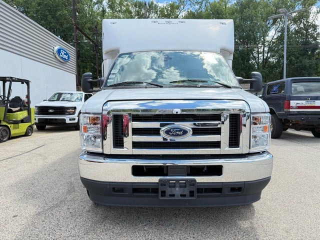 2024 Ford E-450SD Base Commercial