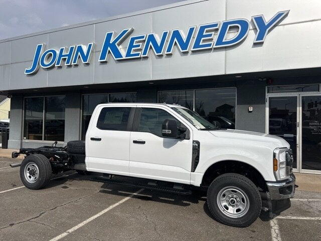 2026 Ford F-350SD Chassis Commercial