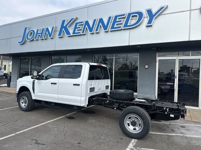 2026 Ford F-350SD Chassis Commercial