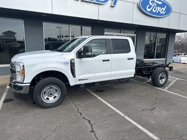 2026 Ford F-350SD Chassis Commercial