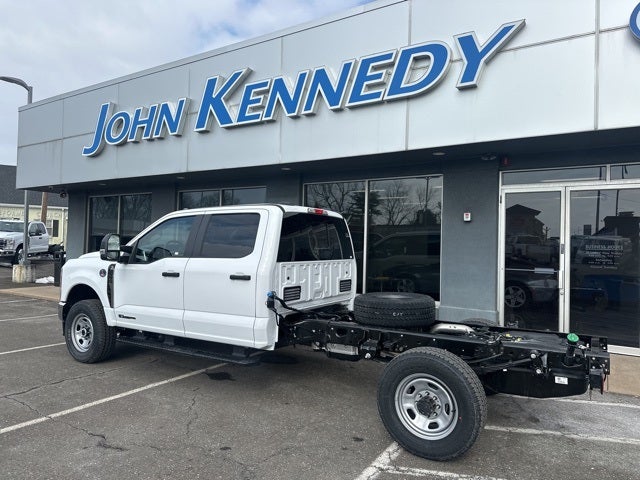 2026 Ford F-350SD Chassis Commercial