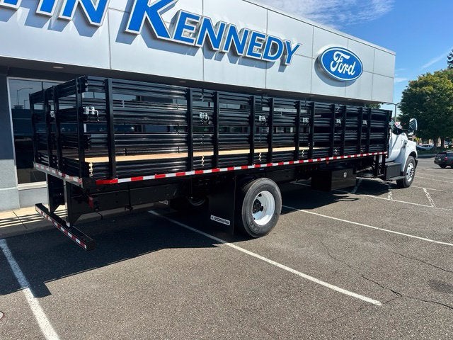 2027 Ford F-750SD Base