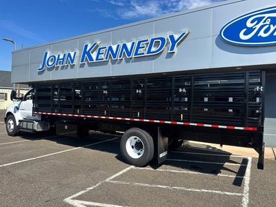 2027 Ford F-750SD Base