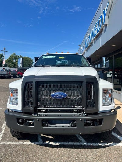 2027 Ford F-750SD Base